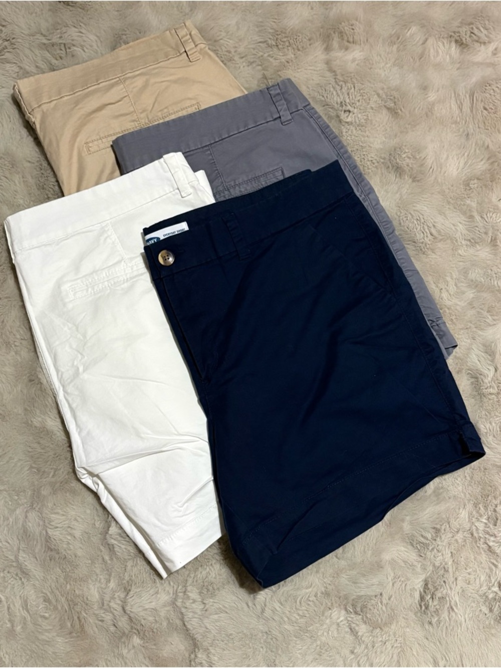 Old Navy Everyday Mid-Rise Shorts (4) Pair. White, Navy, Grey, & Khaki.